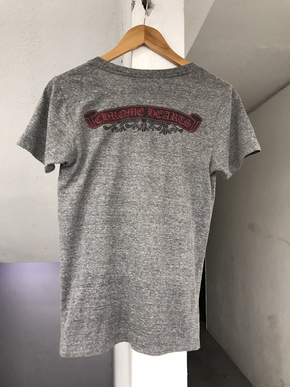Chrome Hearts Chrome Hearts V Neck red Logo Tee | azzashop
