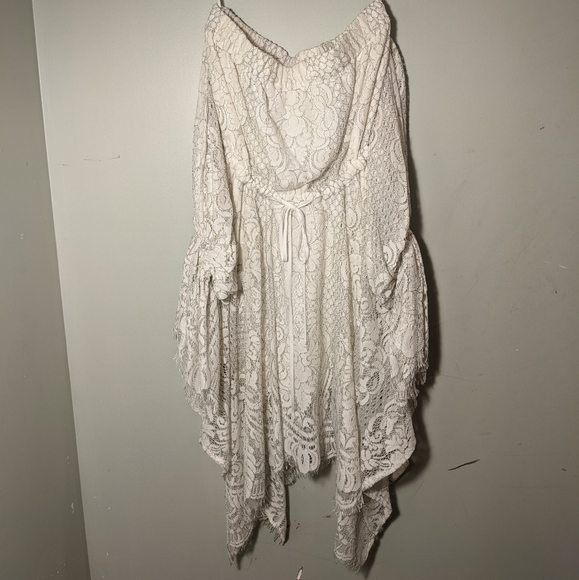 Other Designers Shona Joy Revolve Handkerchief Lace Off-shoulder Dress NWOT  US2 | second_helpings | REVERSIBLE