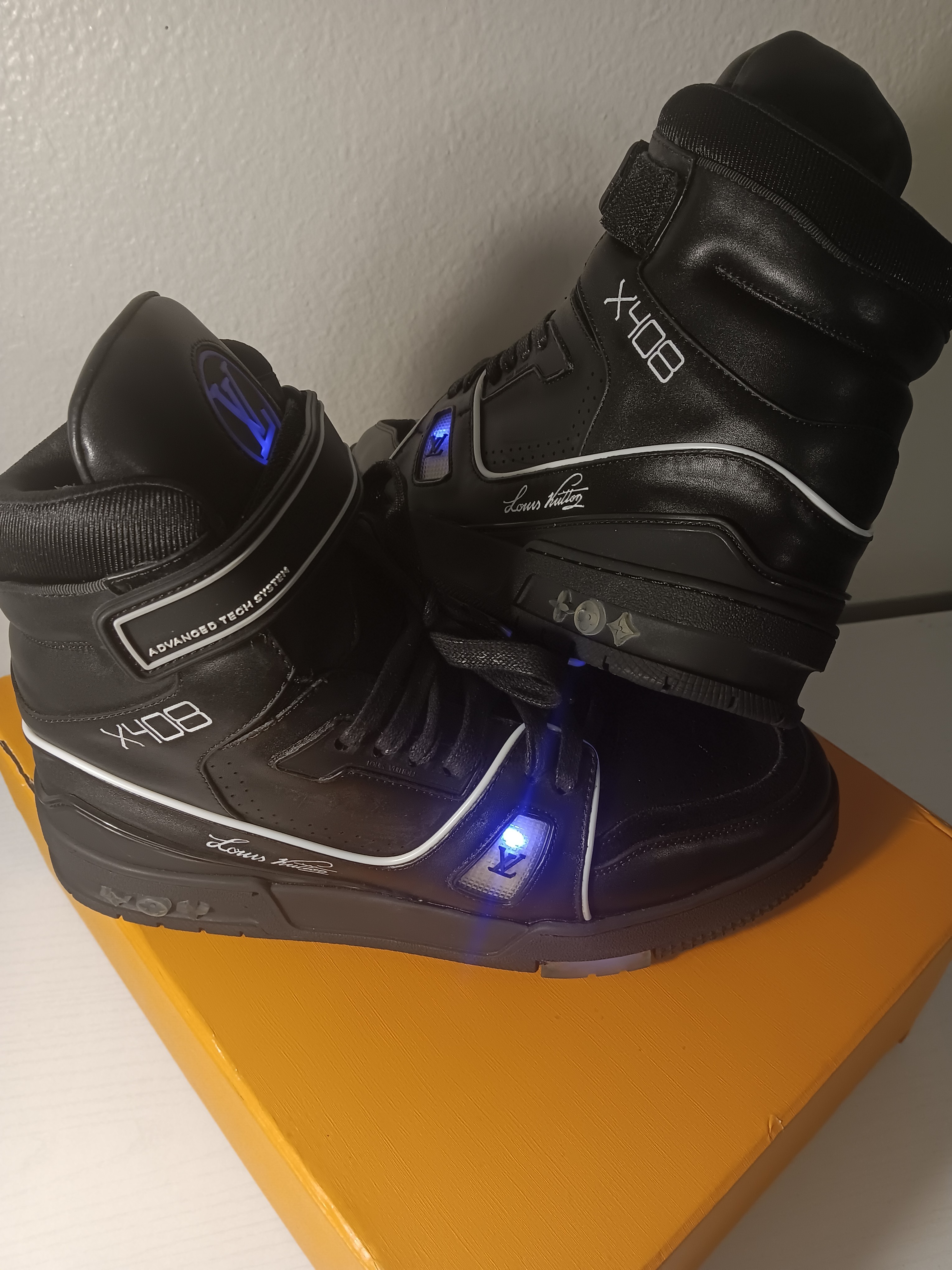 X408 Sneaker Louis Vuitton Shoes Light Up Louis Vuitton X408 - Main Image