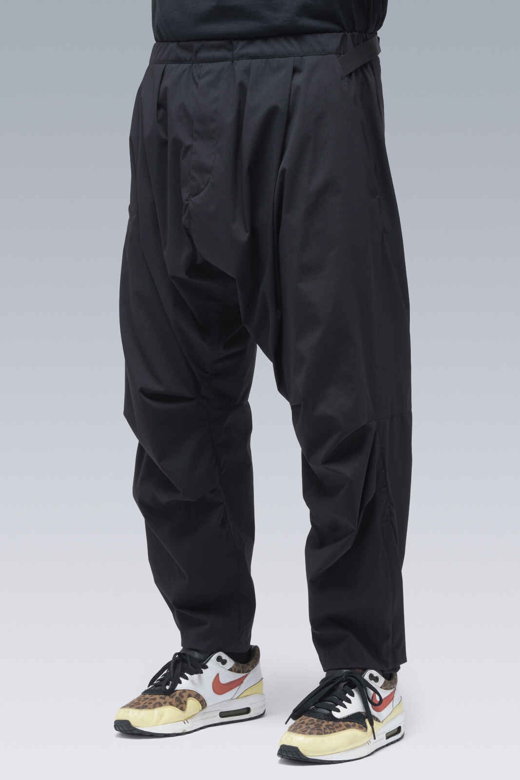 P36-E Encapsulated Nylon Pleated Drawcord Trouser - 3