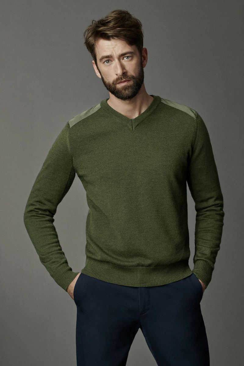 Canada Goose MCLEOD V NECK SWEATER BLACK LABEL outlook