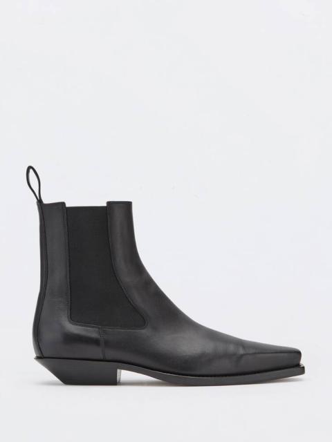Bottega Veneta lean