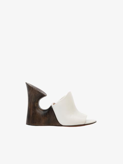 LA SCULPTURE MULES IN CALFSKIN & WOOD