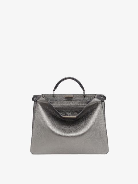 FENDI Medium Peekaboo ISeeU bag, made of dark gray Cuoio Romano leather with a metallic effect. The interi