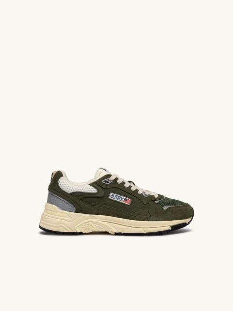 AUTRY HYPERWAY SNEAKERS IN MARSHMALLOW AND SAGE SUEDE AND MESH