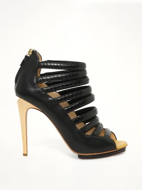 LINDA FARROW Leather Shoes in Black