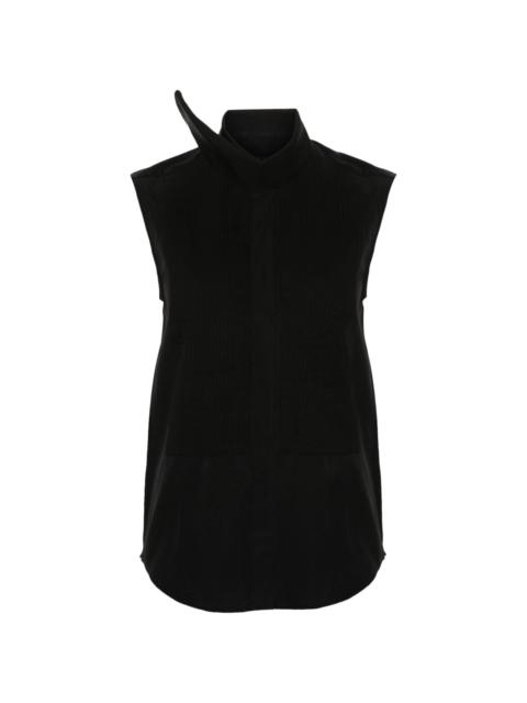 sleeveless shirt