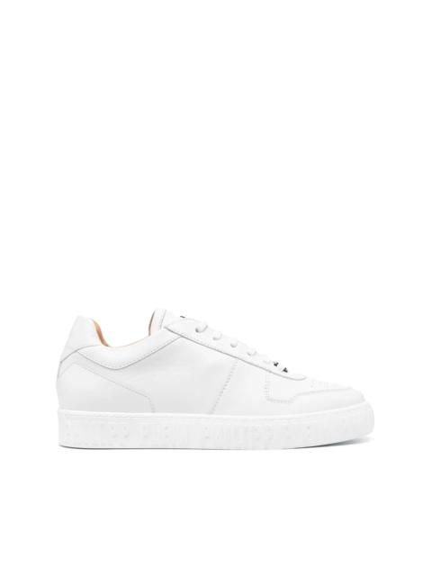 Iconic low-top sneakers