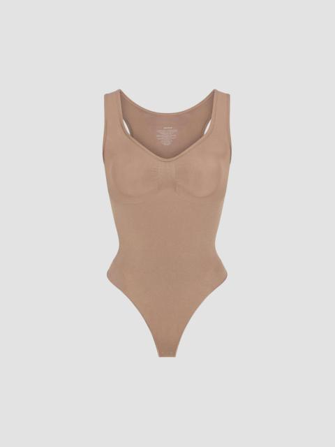 SKIMS Women's Seamless Sculpt Scoopneck Thong Bodysuit - Sienna