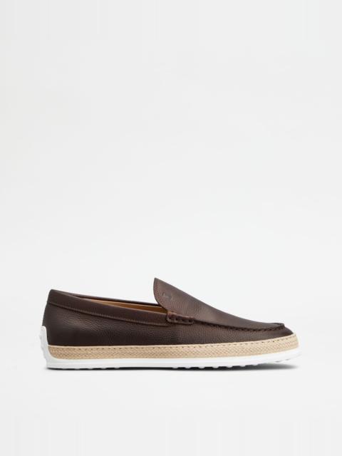 SLIPPER LOAFERS IN LEATHER - BROWN