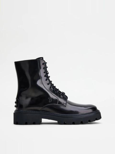 Tod's BOOTS IN LEATHER - BLACK