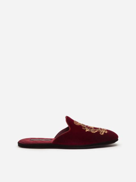 Velvet slippers with coat of arms embroidery