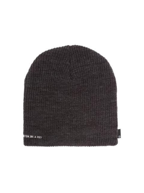 UNDERCOVER slogan-embroidered beanie hat