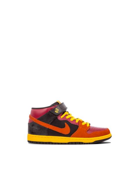 Nike Dunk Mid Pro SB sneakers