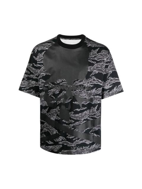 camouflage-print short-sleeved T-shirt
