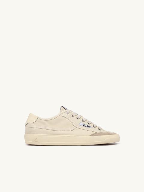 AUTRY WINDSCAPE LOW SNEAKERS IN CREAM CANVAS