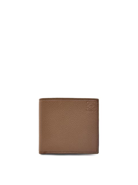 Bifold wallet in soft grained calfskin