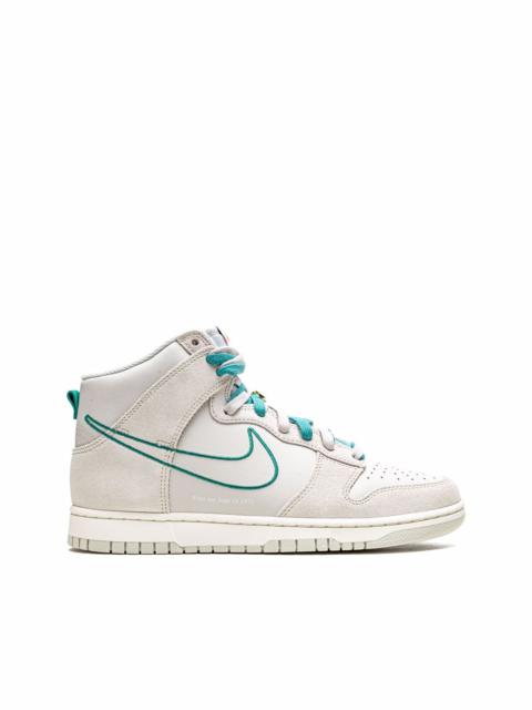 Dunk High SE "First Use - Green Noise" sneakers