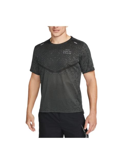 Nike Men's Nike Reflective Printing Solid Color Short Sleeve Running Black T-Shirt DM4766-010