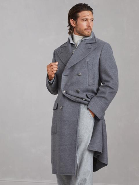Brunello Cucinelli 양모 두 배 비버 피복 헝겊 조각 주머니와 금속 단추를 가진 1 그리고 a 반감기는 외투