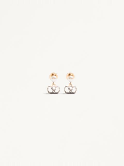 VLOGO SIGNATURE EARRINGS IN METAL, PEARL AND SWAROVSKI® CRYSTALS