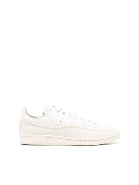GY2549 low-top sneakers