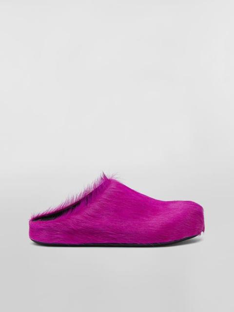 FUCHSIA LONG-HAIR CALFSKIN FUSSBETT SABOT