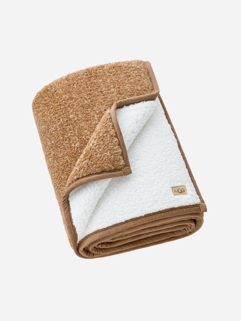 UGG Classic UGG®fluff Throw 50" x 70" Polyester Blankets in Sandalwood