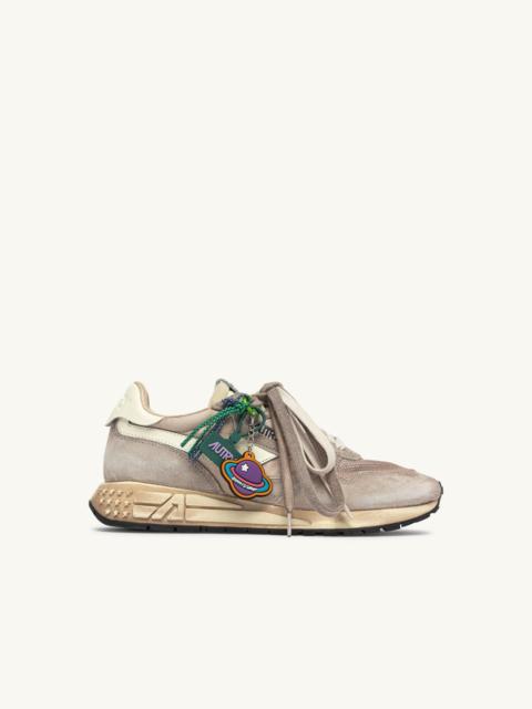AUTRY REELWIND SUPER VINTAGE SNEAKERS IN WOODSMOKE AND WHITE SUEDE AND NYLON