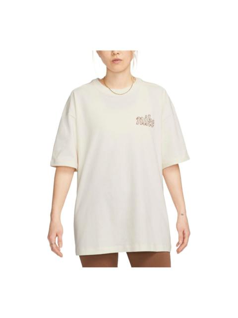 (WMNS) Nike Sportswear Bear Graphic Oversized T-shirt Asia Sizing 'Pale Ivory' FQ6010-110