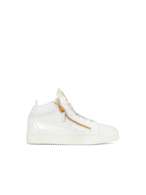 Giuseppe Zanotti Kriss