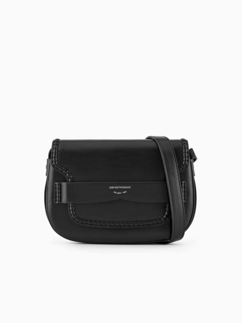 Medium shoulder bag in leather with flap and logo gusset