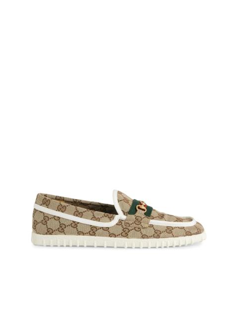 GUCCI 웹을 가진 남자의 운전사