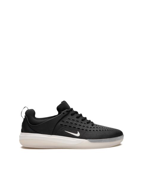 Nike SB Nyjah 3 low-top sneakers