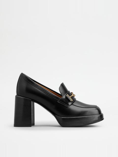 HEELED LOAFERS IN LEATHER - BLACK