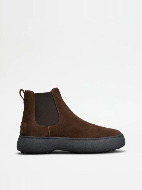 TOD'S W. G. CHELSEA BOOTS IN SUEDE - BROWN