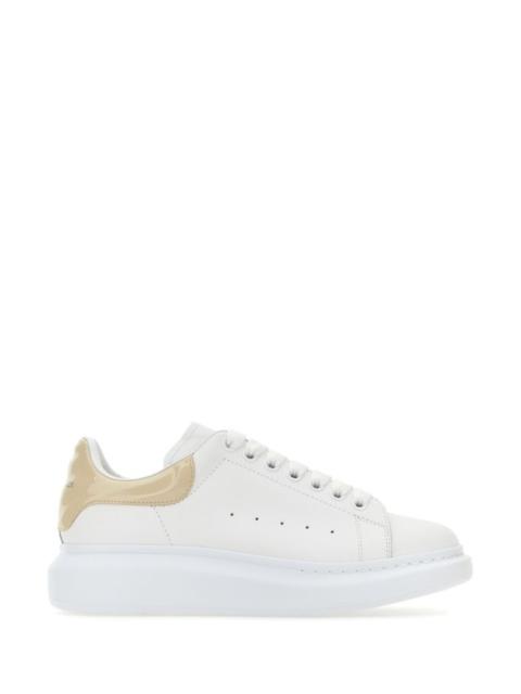 White leather sneakers with beige leather heel