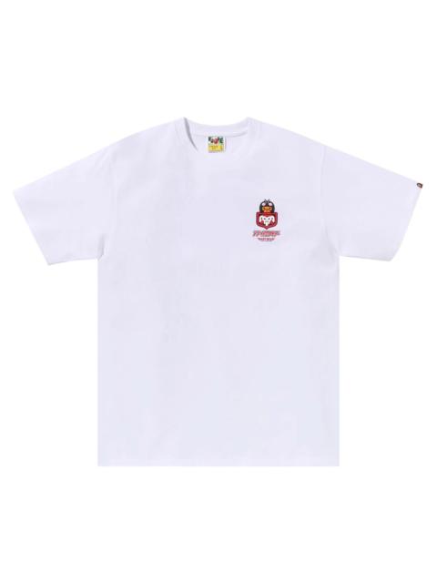 A BATHING APE® 바륨 x Shin Kamen 라이더 #1 아기 Milo 티 '화이트 이름 *