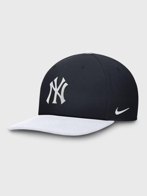 Nike MLB New York Yankees Dri-Fit Pro Structured Square Bill Cap