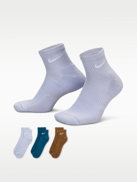 Nike Nike Everyday Plus Cushioned Training Ankle Socks (3 Pairs)