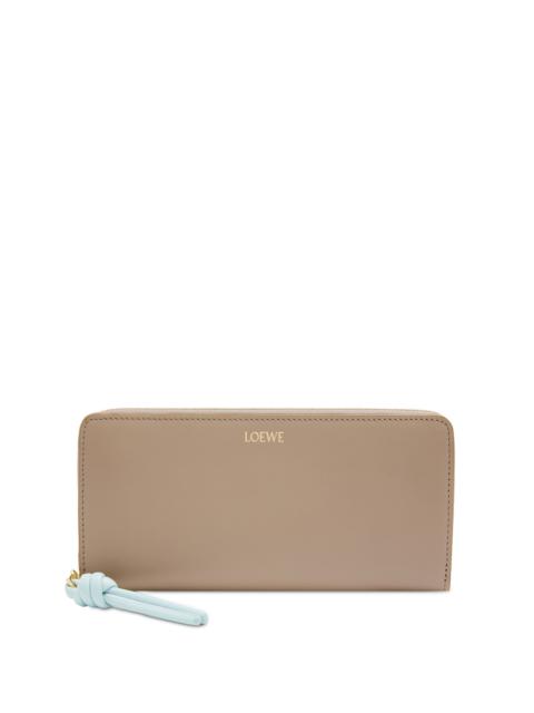 Knot zip around wallet in shiny nappa calfskin