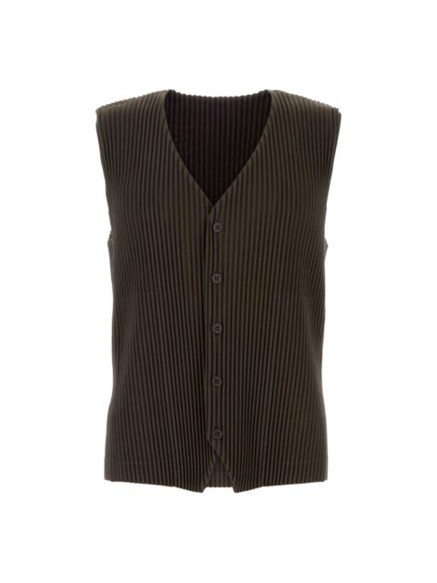 pleated sleeveless top
