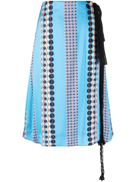 tie-fastening geometric print skirt