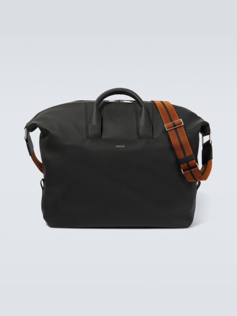 Raglan leather travel bag