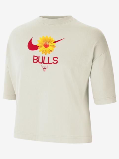 Nike Chicago Bulls Courtside Women's Nike NBA Boxy T-Shirt