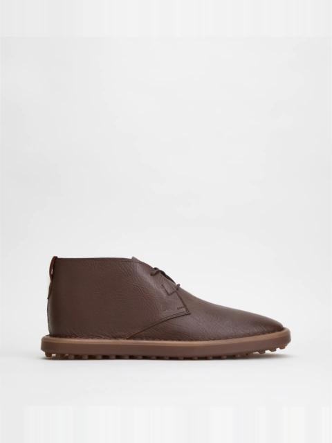 Tod's DESERT BOOTS IN LEATHER - BROWN
