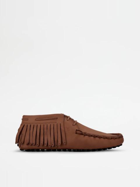 Tod's GOMMINO DESERT BOOTS IN LEATHER - BROWN