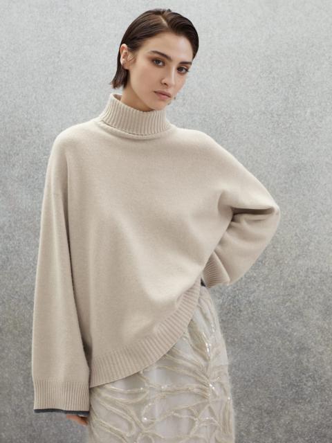 Cashmere turtleneck sweater with shiny contrast cuffs