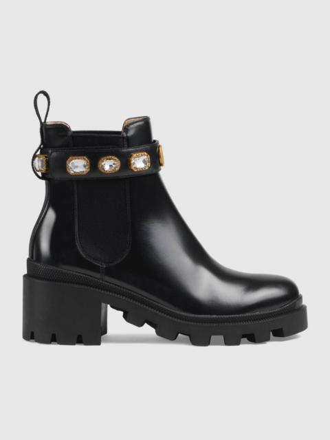 Leather ankle boot with belt