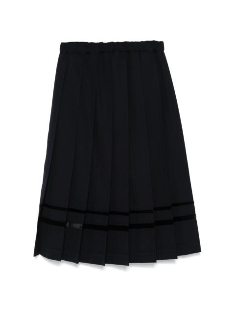 pleated skirt